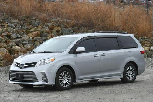 2019 Toyota Sienna XLE