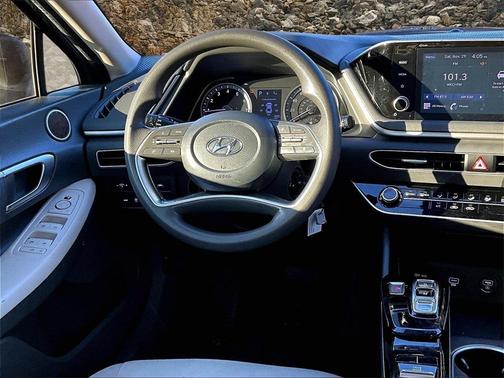 2023 Hyundai SONATA SE