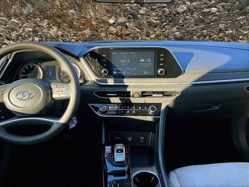 2023 Hyundai SONATA SE