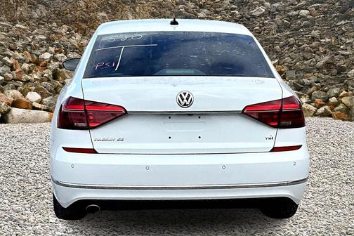 2017 Volkswagen Passat 1.8T SE w/Technology