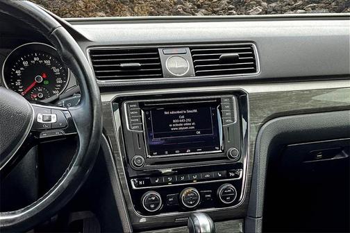 2017 Volkswagen Passat 1.8T SE w/Technology