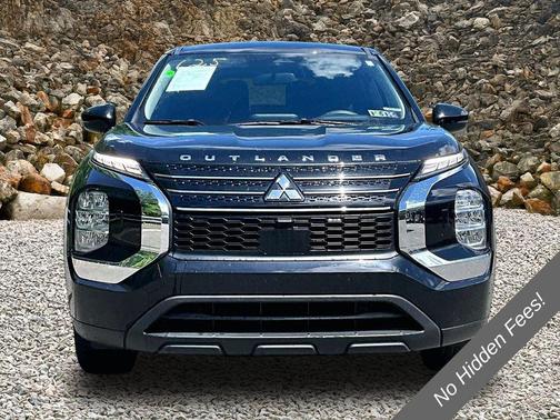 Black 2022 Mitsubishi Outlander ES S-AWC
