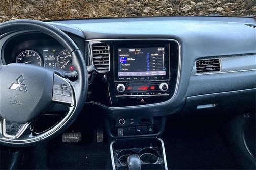 2020 Mitsubishi Outlander ES