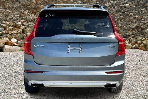 2016 Volvo XC90 T6 Momentum
