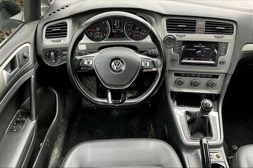 2015 Volkswagen Golf SportWagen TDI SE 4-Door