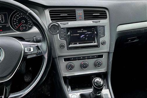2015 Volkswagen Golf SportWagen TDI SE 4-Door