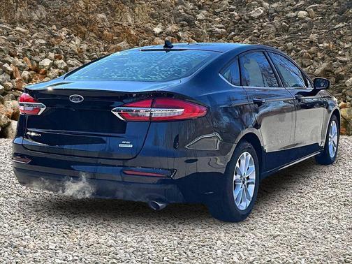 Black 2019 Ford Fusion SE