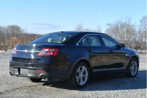 2018 Ford Taurus SE