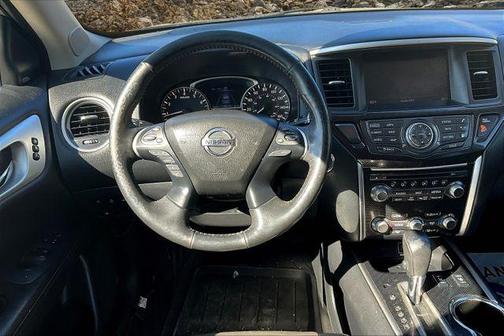 2019 Nissan Pathfinder SL