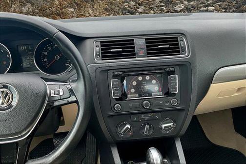2015 Volkswagen Jetta Auto SE w/Connectivity/Navigation