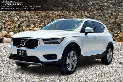 2022 Volvo XC40 T5 Momentum