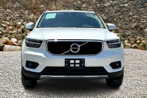 2022 Volvo XC40 T5 Momentum