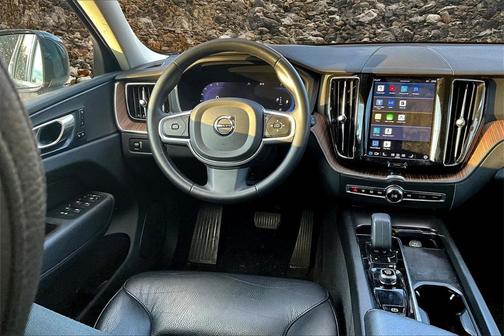 2022 Volvo XC60 B5 Momentum