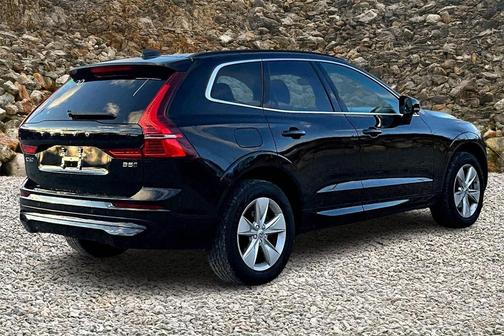 2022 Volvo XC60 B5 Momentum