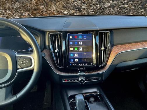 2022 Volvo XC60 B5 Momentum