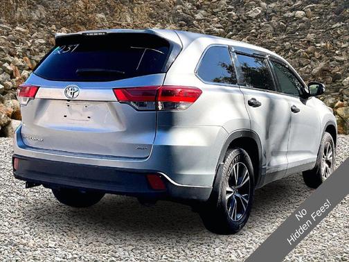 Celestial Silver Metallic 2019 Toyota Highlander LE