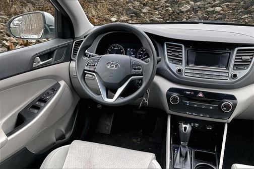 2018 Hyundai TUCSON SE