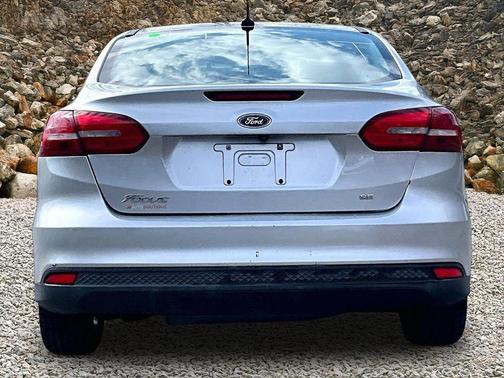 Ingot Silver 2017 Ford Focus SE