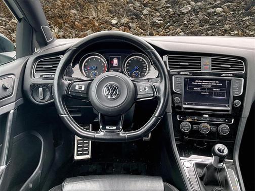 2016 Volkswagen Golf R 4-Door