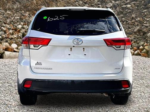 Blizzard Pearl 2018 Toyota Highlander LE