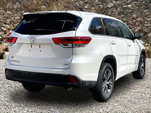 Blizzard Pearl 2018 Toyota Highlander LE