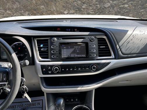 Blizzard Pearl 2018 Toyota Highlander LE