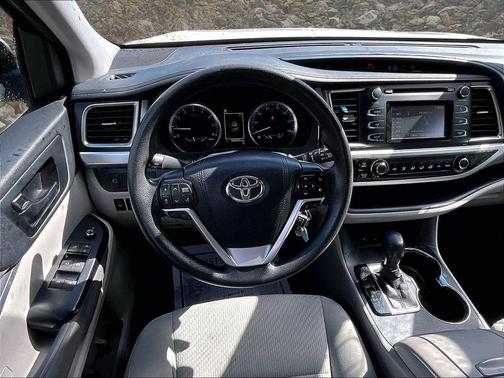 Blizzard Pearl 2018 Toyota Highlander LE
