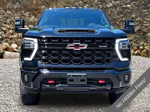 Black 2024 Chevrolet Silverado 2500 4WD Crew Cab Standard Bed ZR2