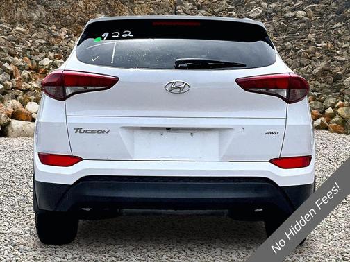 Dazzling White 2017 Hyundai TUCSON SE