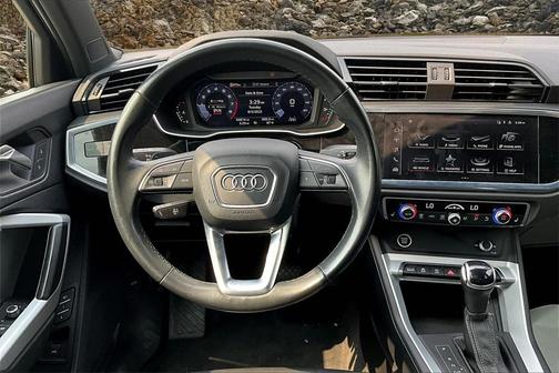 2023 Audi Q3 Premium 45 TFSI S line quattro Tiptronic