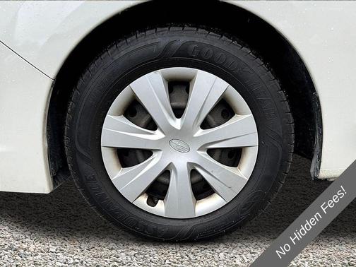 Crystal White Pearl 2016 Subaru Impreza 2.0i