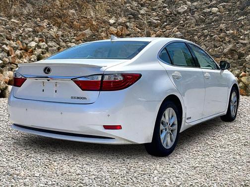 Starfire Pearl 2015 Lexus ES 300h Base