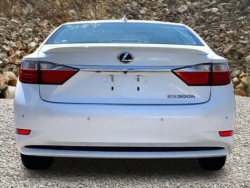 Starfire Pearl 2015 Lexus ES 300h Base