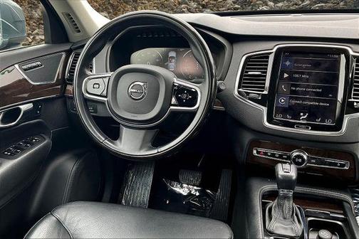 2016 Volvo XC90 T6 Momentum