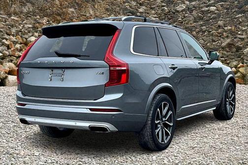 2016 Volvo XC90 T6 Momentum
