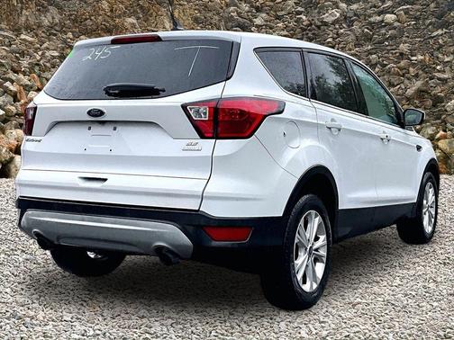 Oxford White 2019 Ford Escape SE