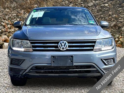 Platinum Gray Metallic 2018 Volkswagen Tiguan 2.0T SE 4MOTION