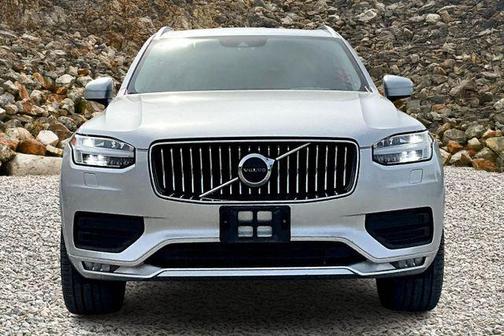 2021 Volvo XC90 T6 Momentum
