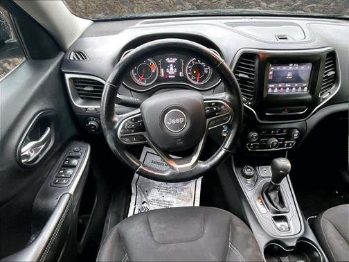 Diamond Black Crystal Pearlcoat 2019 Jeep Cherokee Latitude