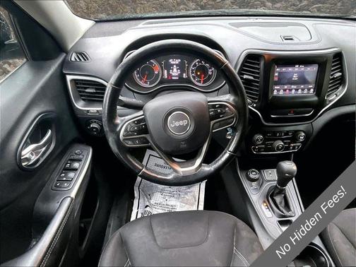 Diamond Black Crystal Pearlcoat 2019 Jeep Cherokee Latitude