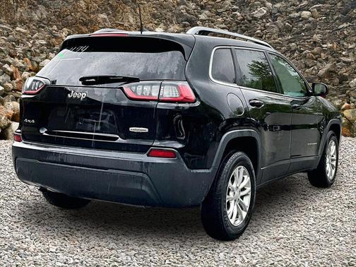 Diamond Black Crystal Pearlcoat 2019 Jeep Cherokee Latitude