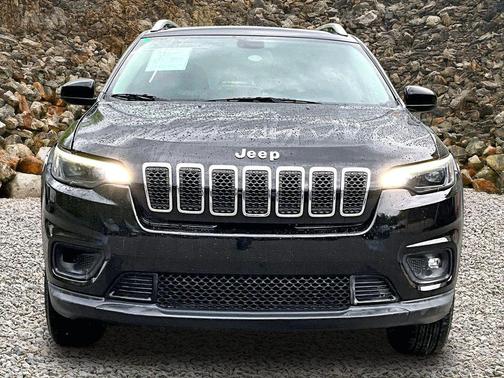 Diamond Black Crystal Pearlcoat 2019 Jeep Cherokee Latitude