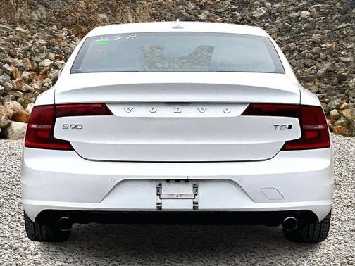 2018 Volvo S90 T5 Momentum
