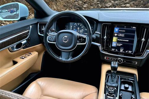 2018 Volvo S90 T5 Momentum