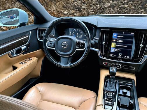 2018 Volvo S90 T5 Momentum