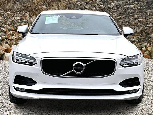 2018 Volvo S90 T5 Momentum