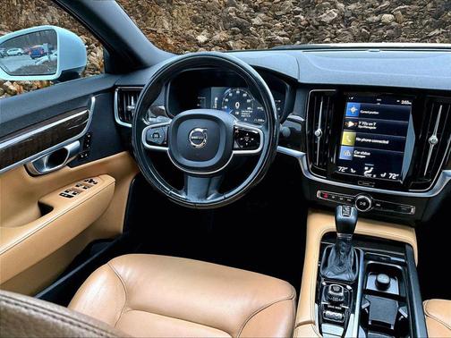 2018 Volvo S90 T5 Momentum