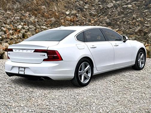 2018 Volvo S90 T5 Momentum