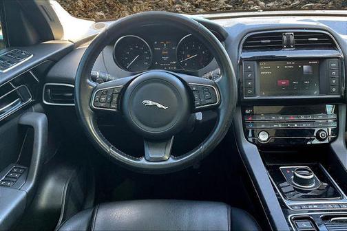 2018 Jaguar F-PACE 25t Premium