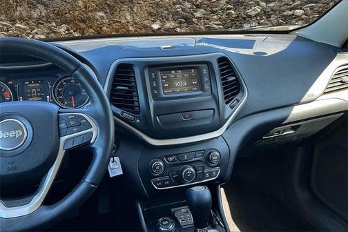 2016 Jeep Cherokee Sport